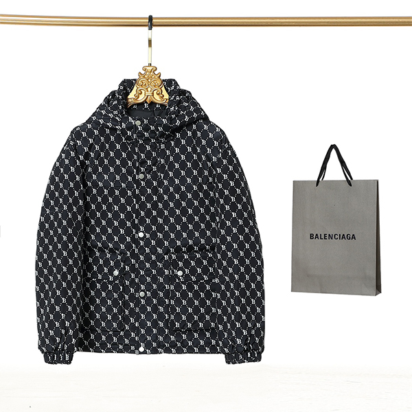バレンシアガ  Balenciaga ダウンジャケット コート メンズ ブラック