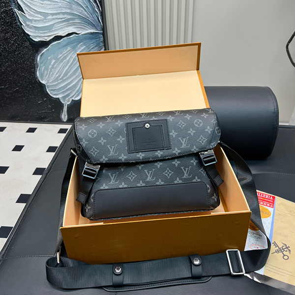 ルイヴィトン LOUIS VUITTON メッセンジャーバッグ ショルダーバッグ メッセンジャー・ヴォワヤージュ PMメンズ