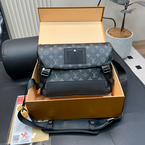 ルイヴィトン LOUIS VUITTON メッセンジャーバッグ ショルダーバッグ メッセンジャー・ヴォワヤージュ PMメンズ