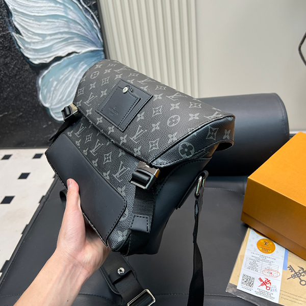 ルイヴィトン LOUIS VUITTON メッセンジャーバッグ ショルダーバッグ メッセンジャー・ヴォワヤージュ PMメンズ