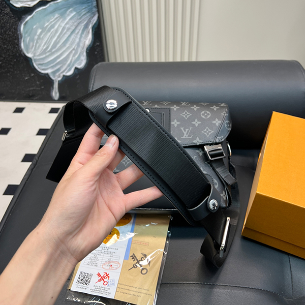 ルイヴィトン LOUIS VUITTON メッセンジャーバッグ ショルダーバッグ メッセンジャー・ヴォワヤージュ PMメンズ