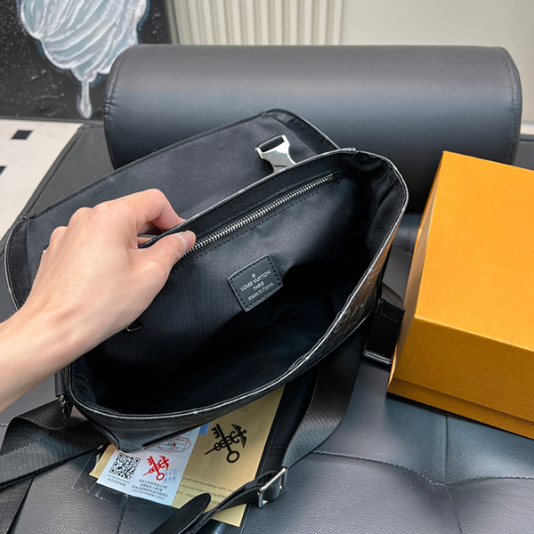 ルイヴィトン LOUIS VUITTON メッセンジャーバッグ ショルダーバッグ メッセンジャー・ヴォワヤージュ PMメンズ