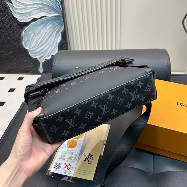 ルイヴィトン LOUIS VUITTON メッセンジャーバッグ ショルダーバッグ メッセンジャー・ヴォワヤージュ PMメンズ