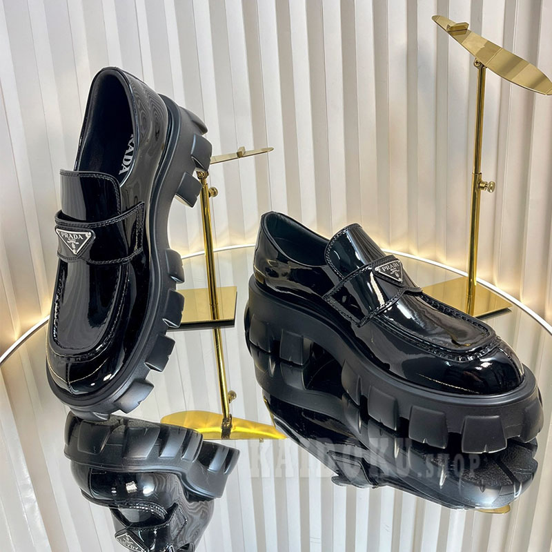 プラダ PRADA モノリス パテントレザー ローファー シューズ メンズ