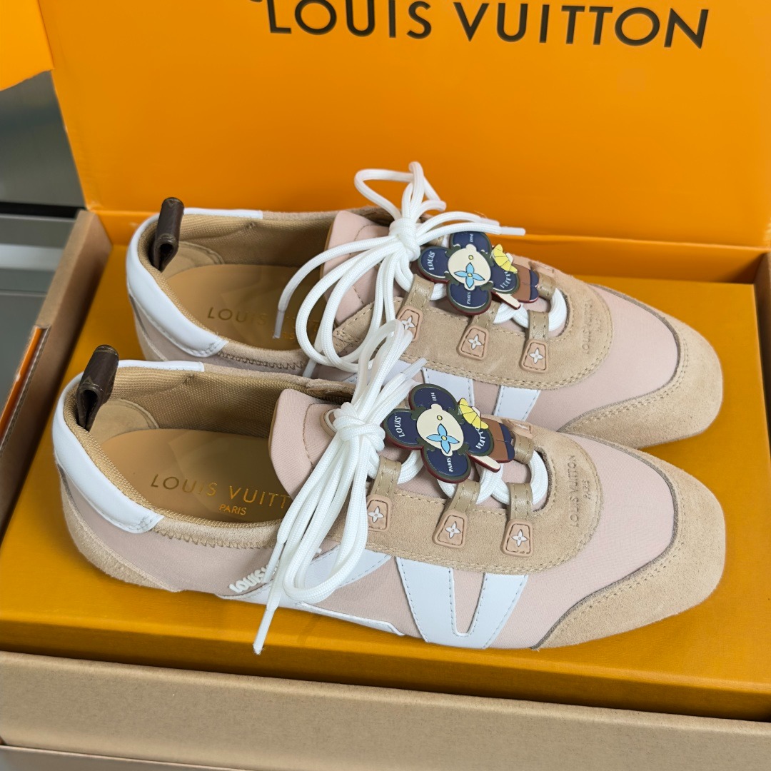 Louis Vuitton ルイヴィトン 可憐に映えるピンクモード スニーカー シューズ レディース