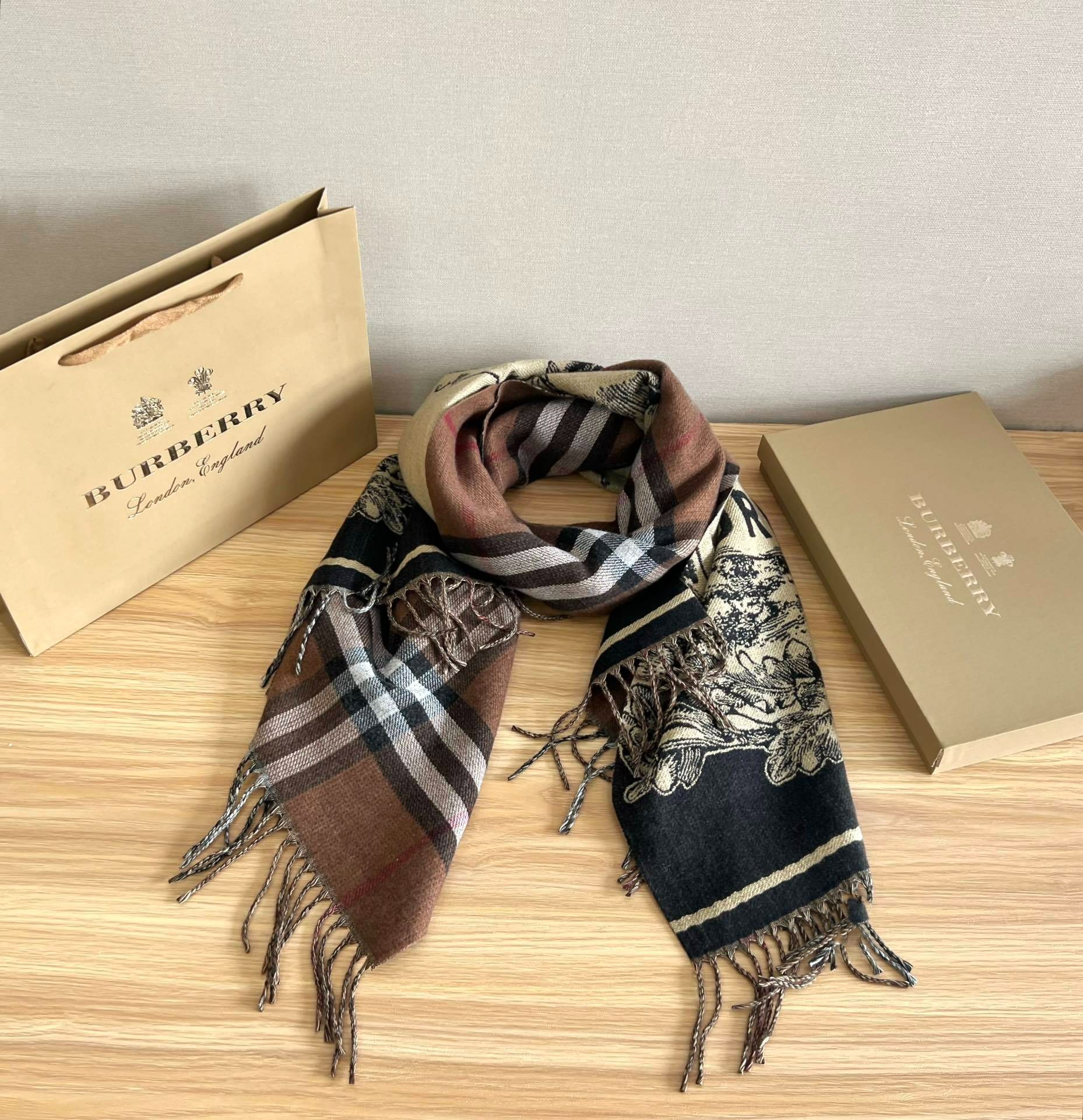バーバリーBurberry 両面カシミヤマフラー レディース メンズ
