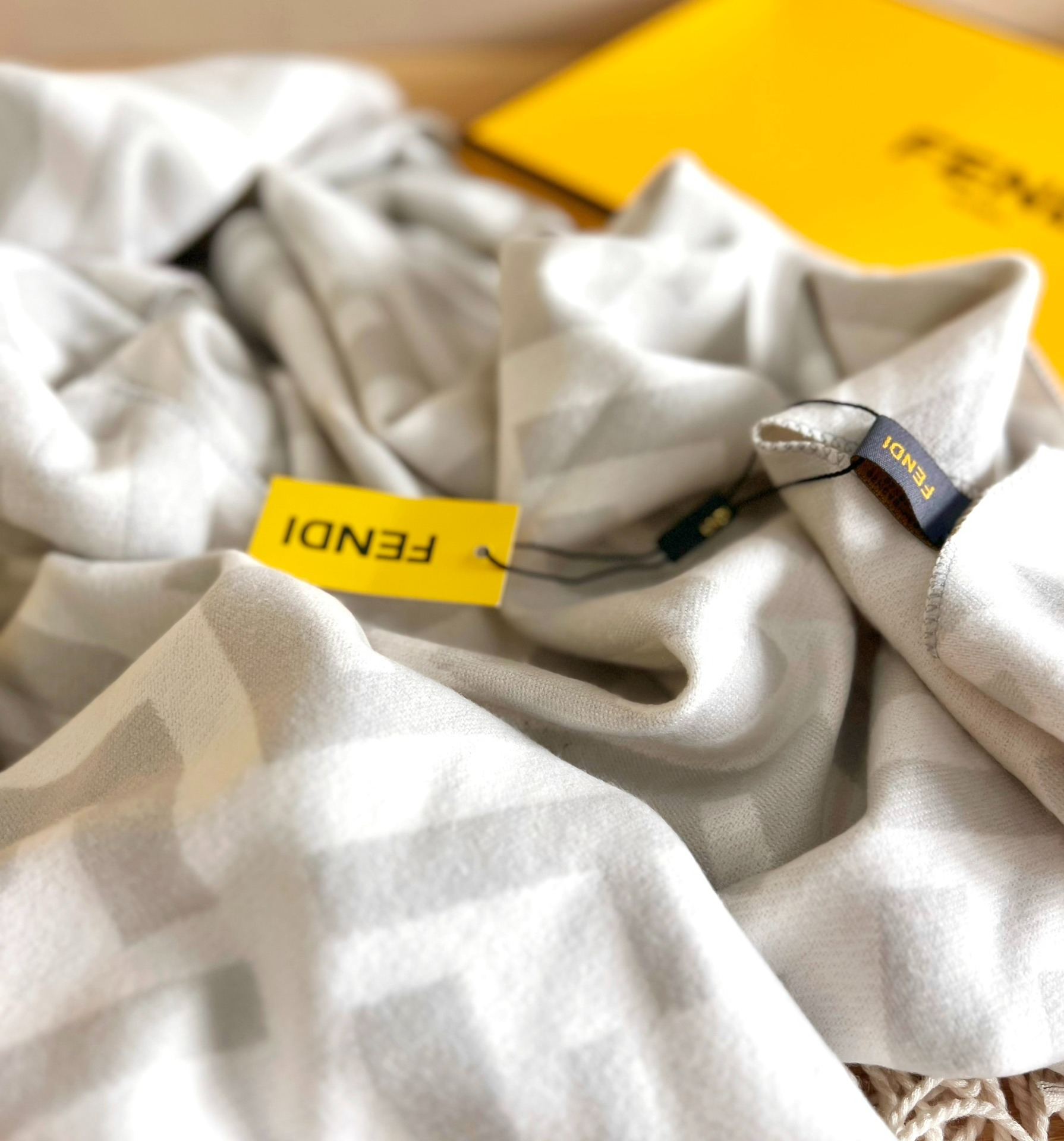 フェンディFENDI マフラー カシミヤ フリンジ FF柄レディース
