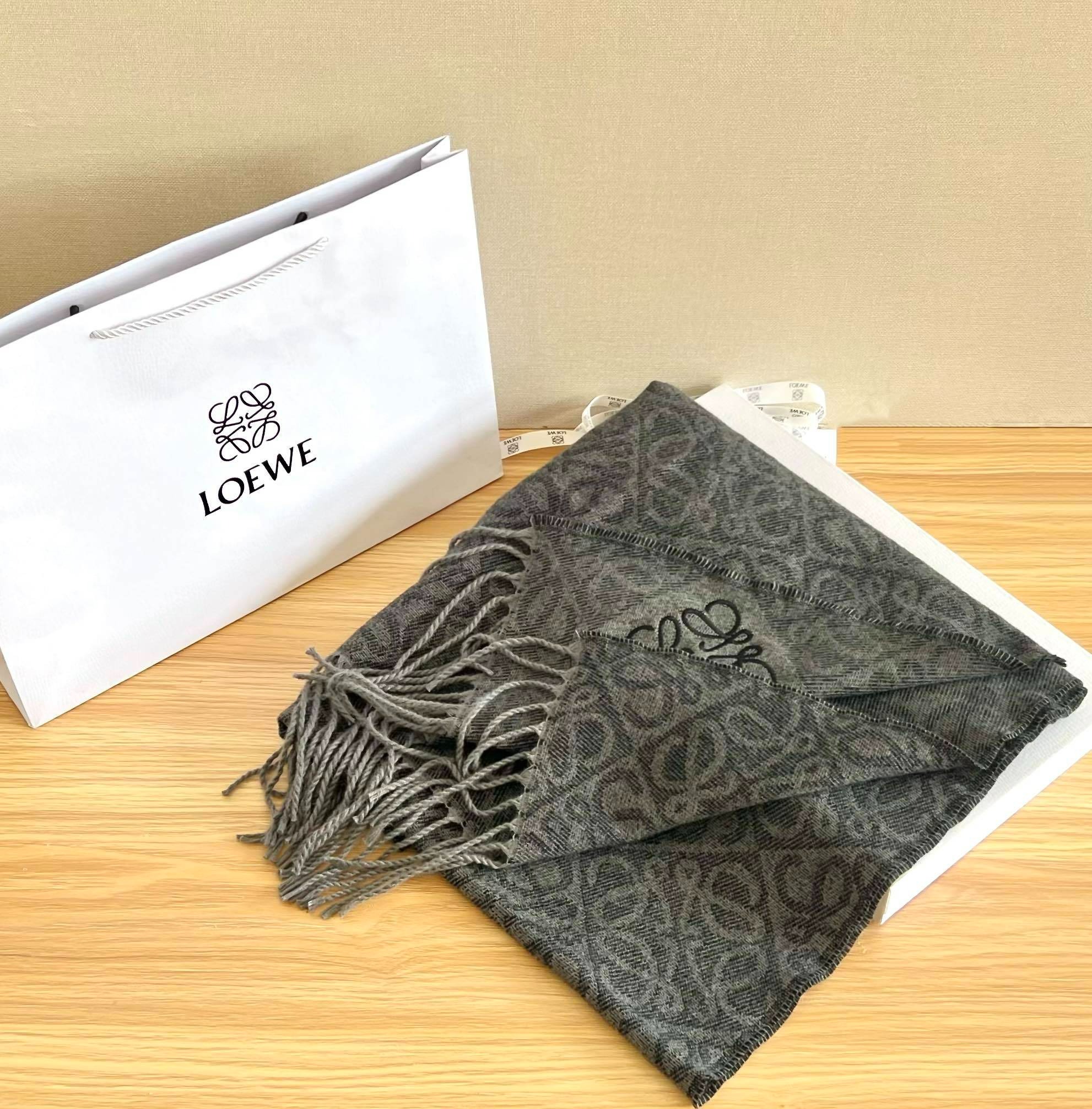 26新作 ロエベ LOEWE アナグラム スカーフ ウール カシミヤ マフラー レディース
