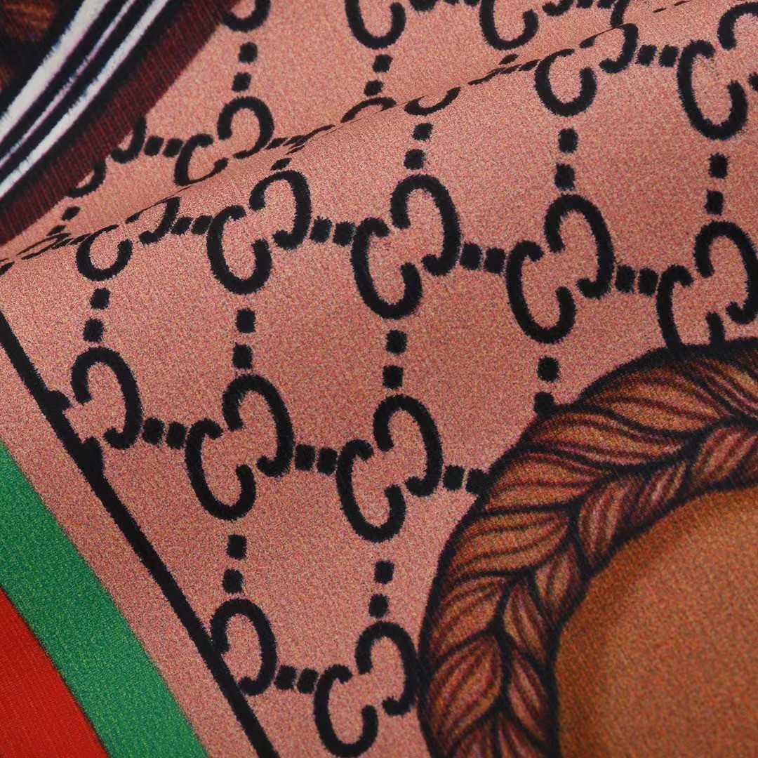 グッチ 春夏 熊プリント Tシャツ 半袖  メンズ＆レディース