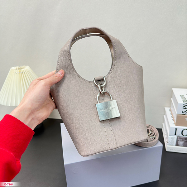 Balenciaga(バレンシアガ) ）Locker hobo ハンドバッグ バケツバッグ レディース