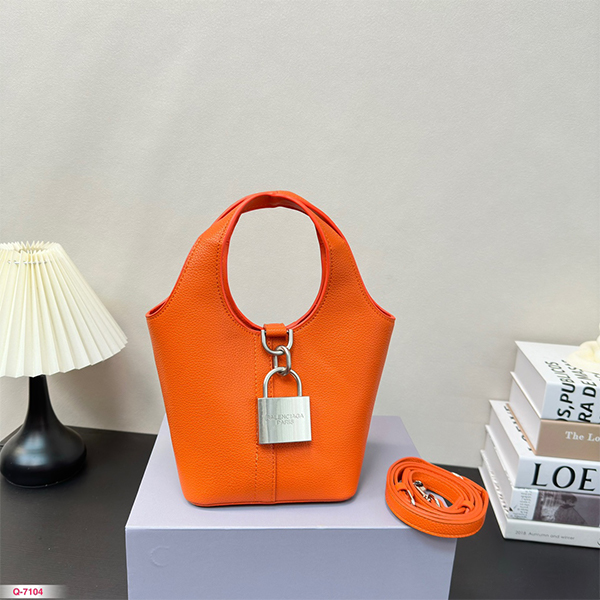 Balenciaga(バレンシアガ) ）Locker hobo ハンドバッグ バケツバッグ レディース