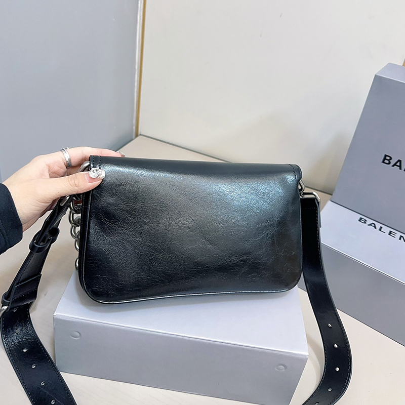 Balenciaga(バレンシアガ)  BB soft flap bag ハンドバッグ ミニバッグ レディース