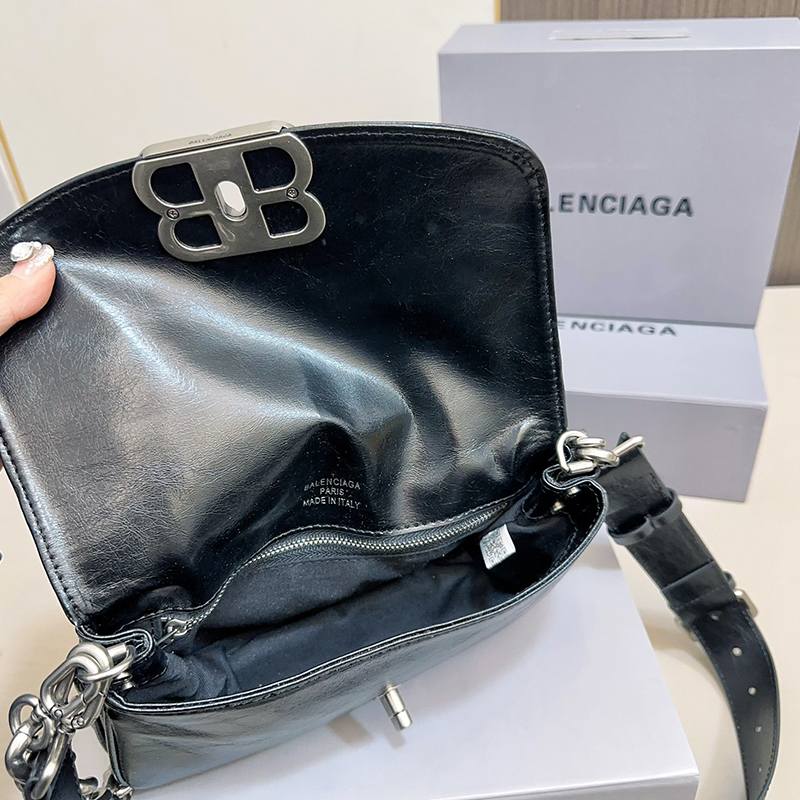 Balenciaga(バレンシアガ)  BB soft flap bag ハンドバッグ ミニバッグ レディース
