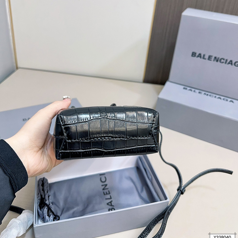 Balenciaga(バレンシアガ)  携帯 ポーチ スマホポーチ ミニバッグ レディース