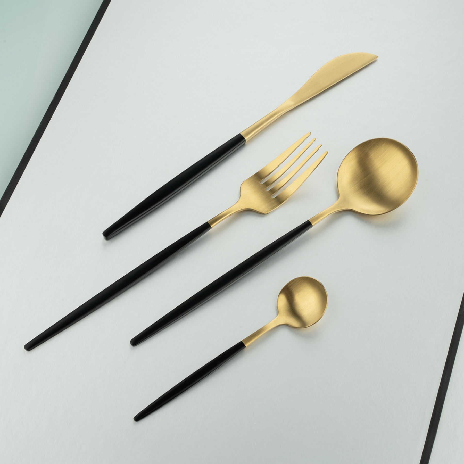 24 Piece Stainless Steel Cutlery Set Knife Spoon Fork Kitchen Dinnerware Dining Tableware