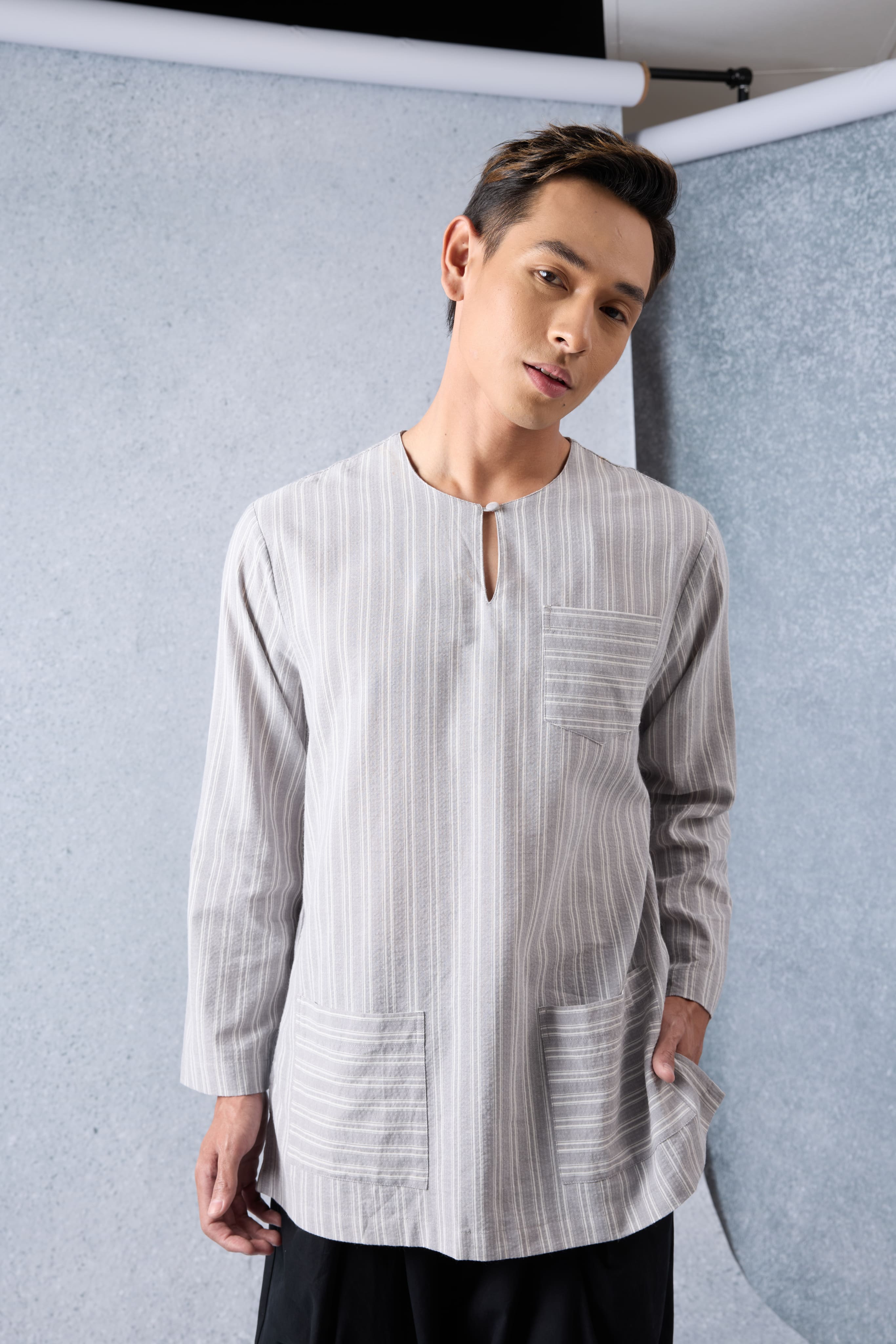 Jalur Greyish Blue Teluk Belanga Top