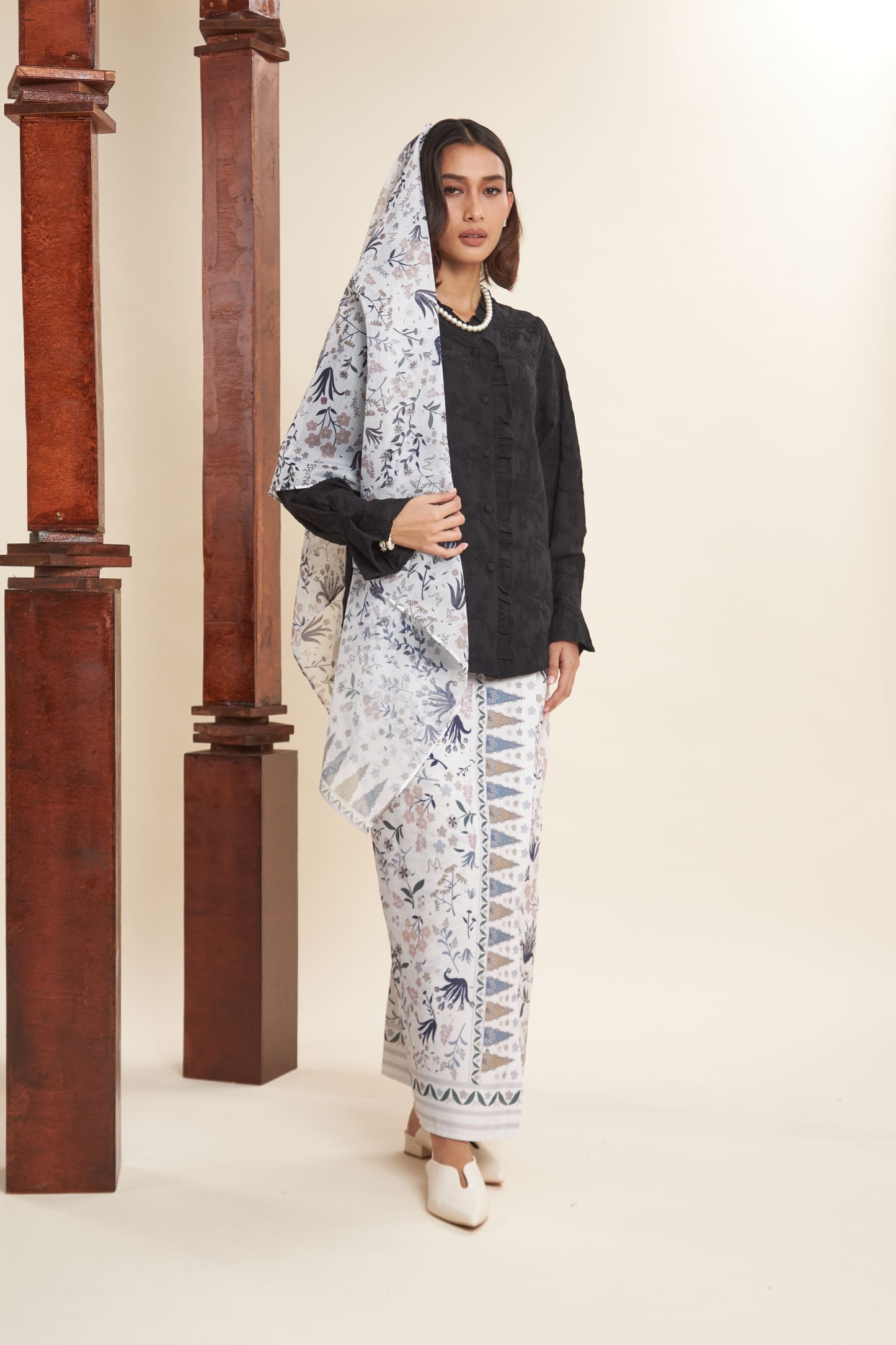 Aryana Black Ruffle Kebaya Set