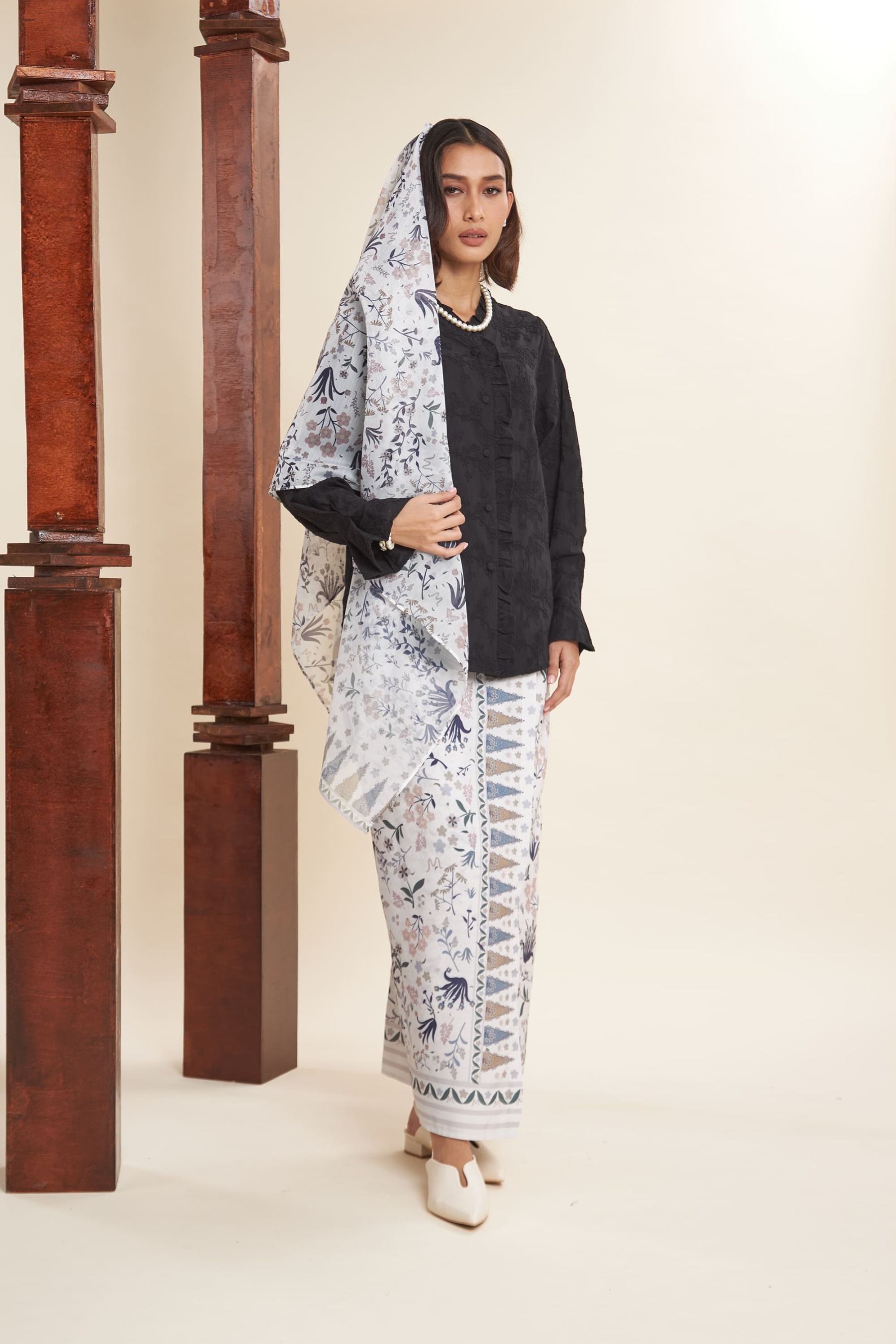 Aryana Black Ruffle Kebaya Set