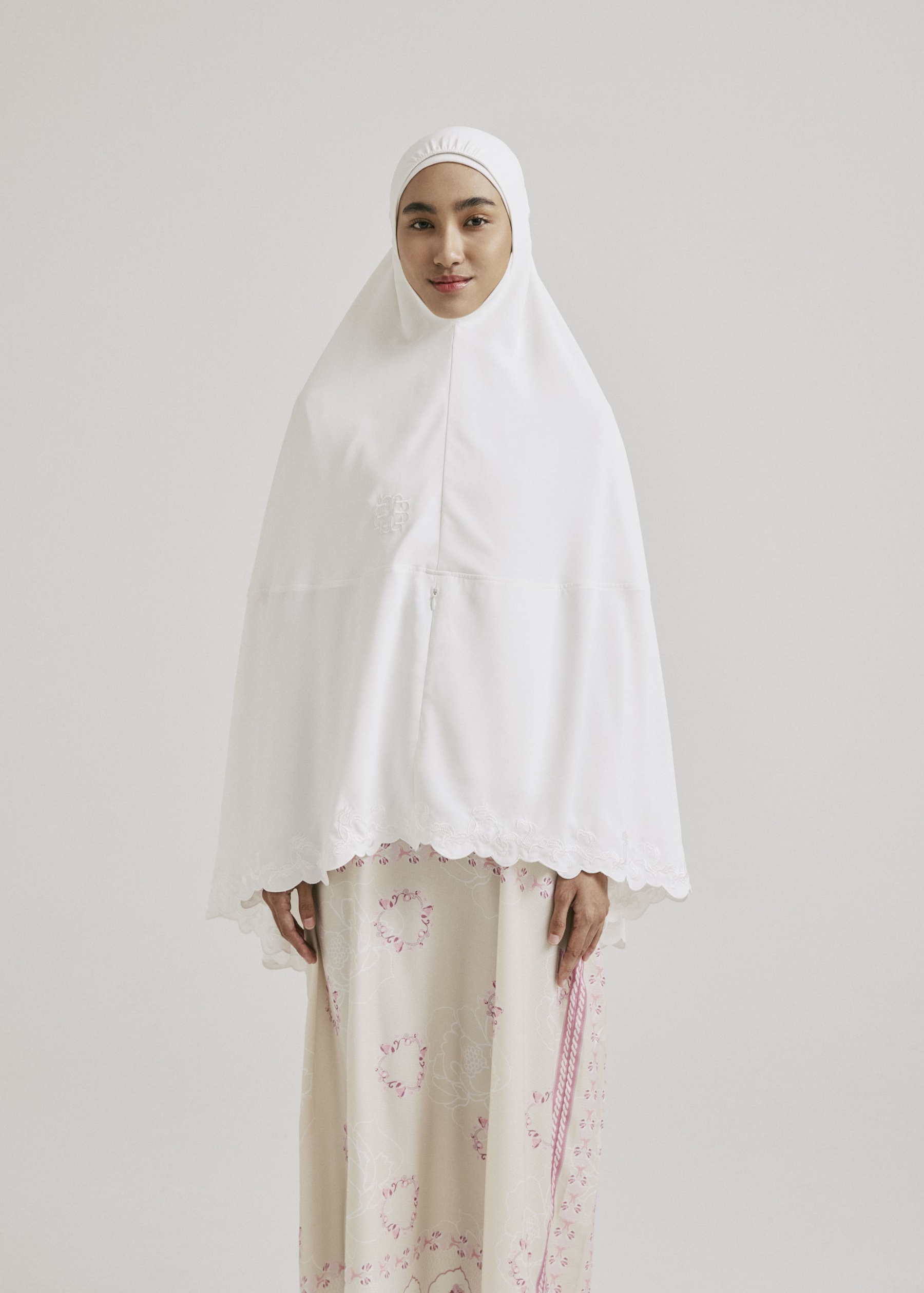 Safa White Mini Embroidered Telekung