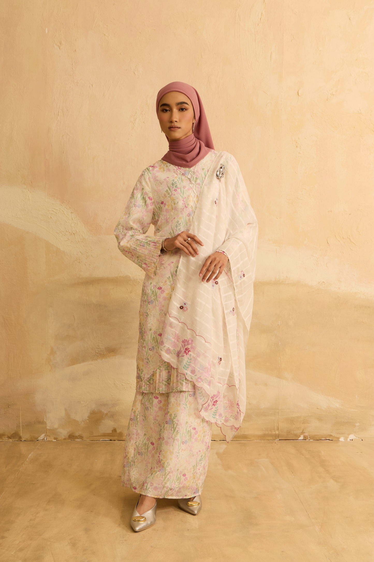 Kuntum White Modern Kurung Set