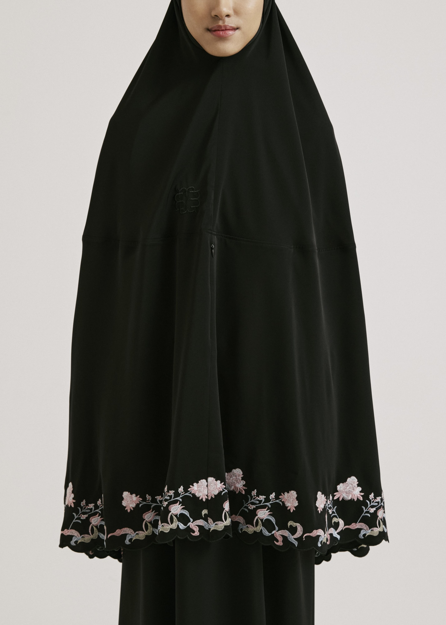 Sameeya Black Embroidered Telekung