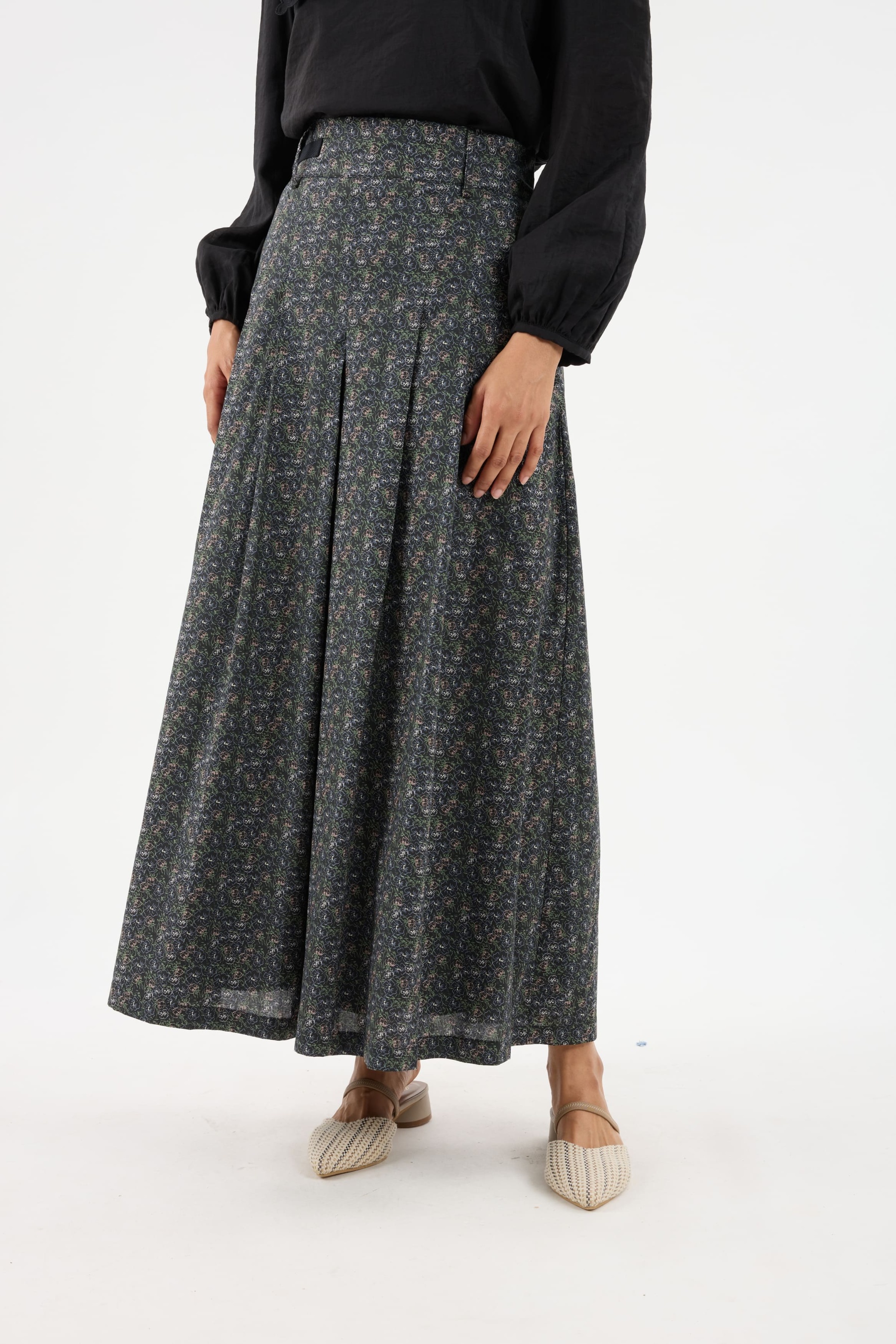 Mekar Black Pleated Skirt