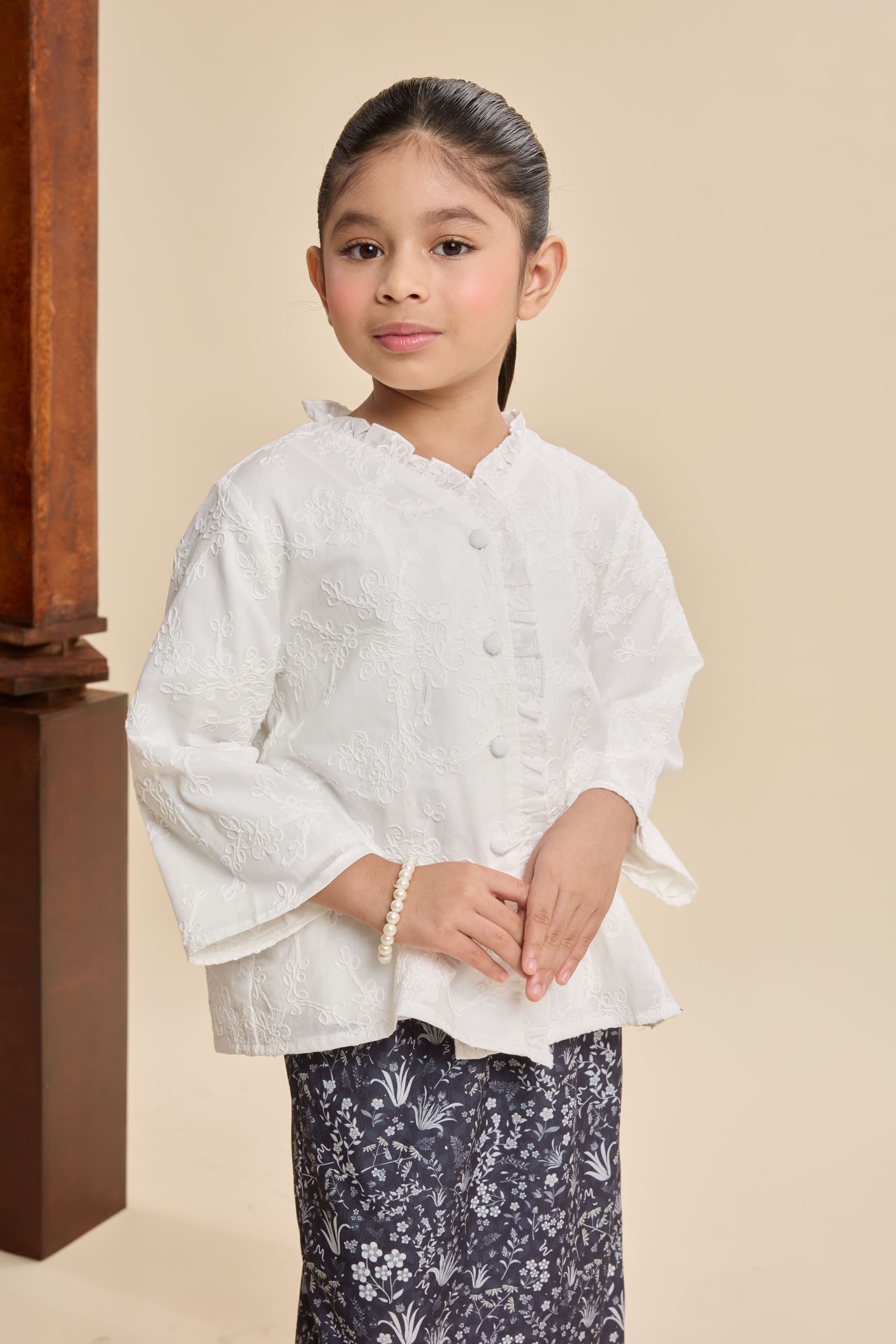Aryana White Mini Ruffle Kebaya Set