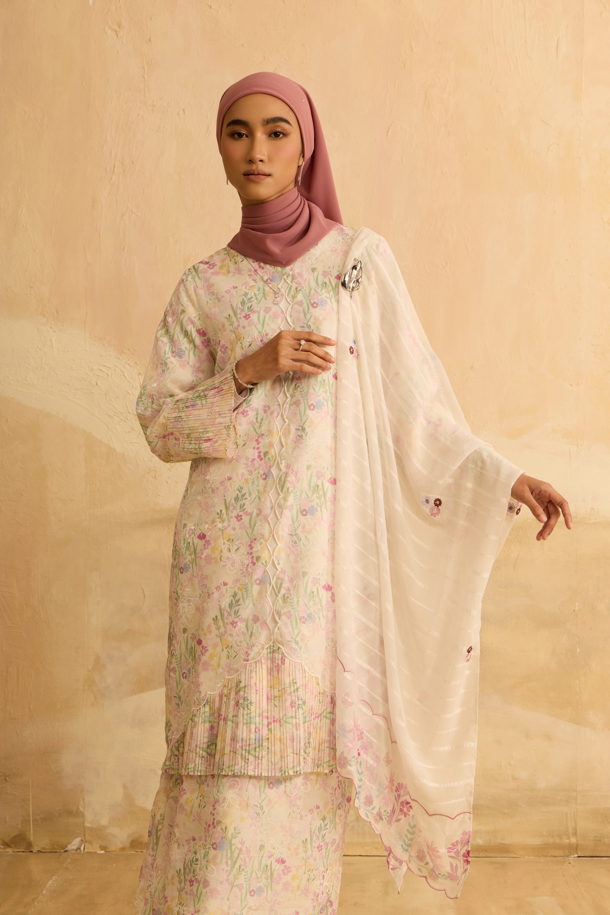 Kuntum White Modern Kurung Set