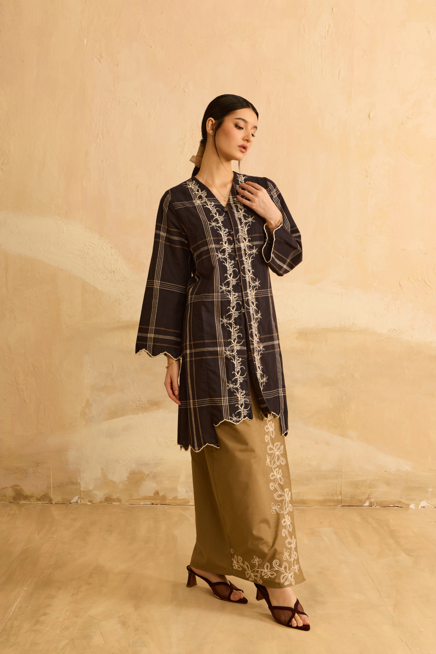 Tasneem Black Embroidered Plaid Kebaya