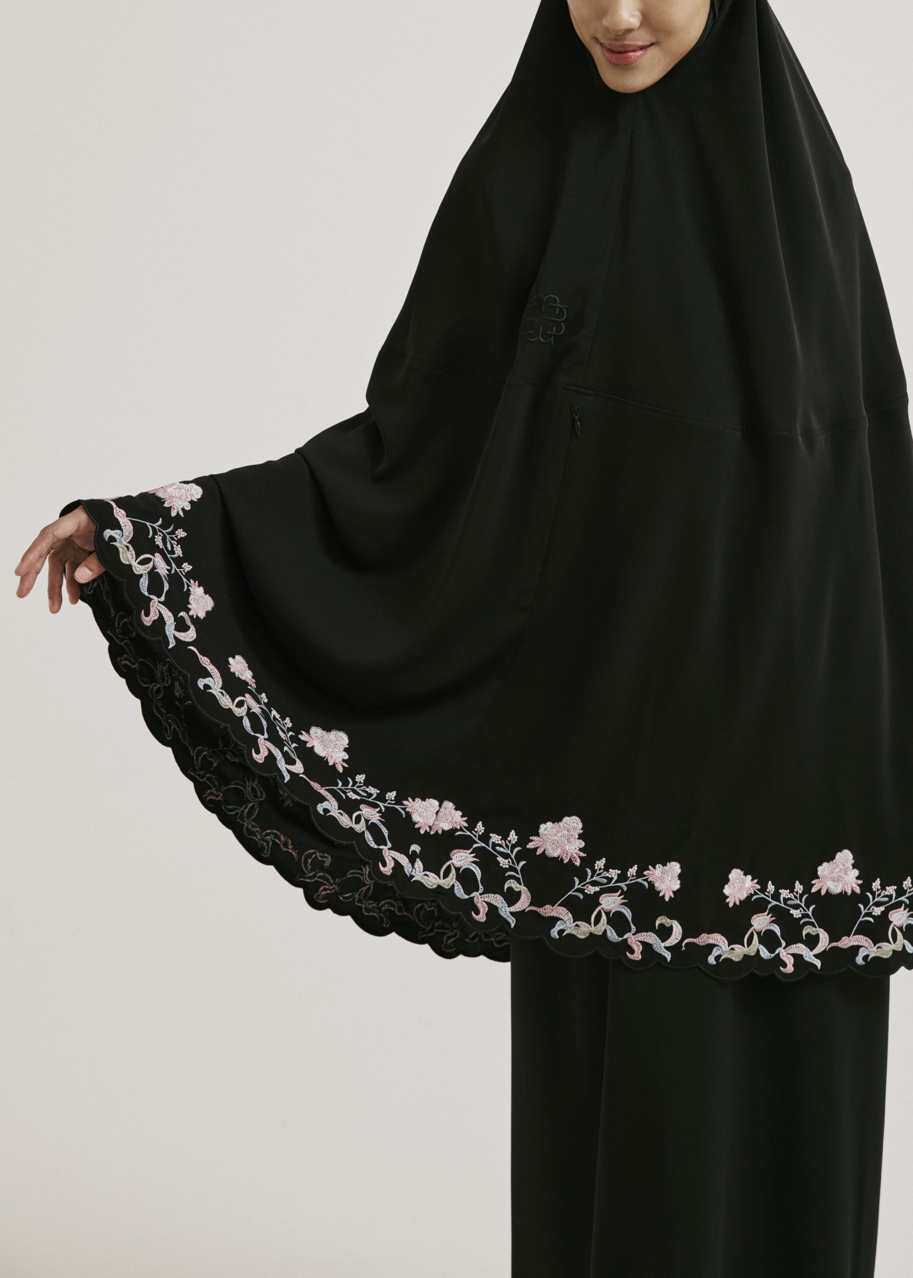 Sameeya Black Embroidered Telekung
