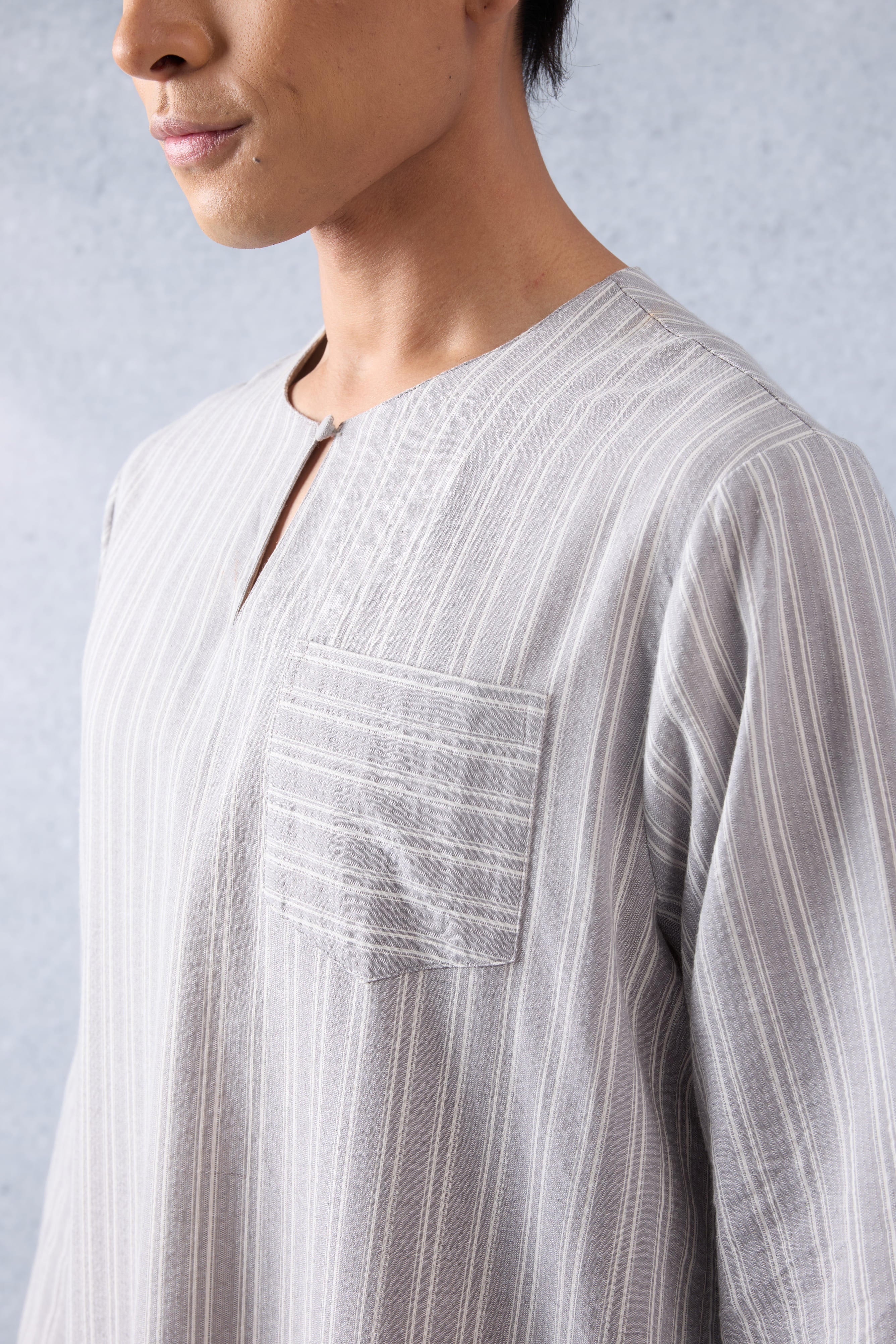 Jalur Greyish Blue Teluk Belanga Top