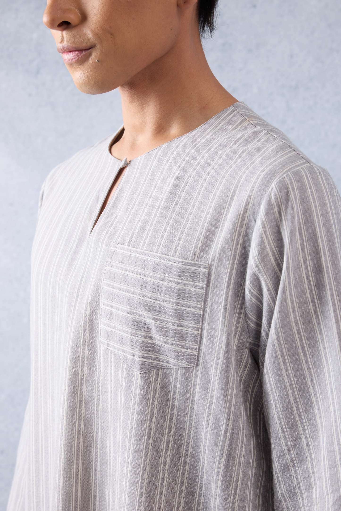 Jalur Greyish Blue Teluk Belanga Top