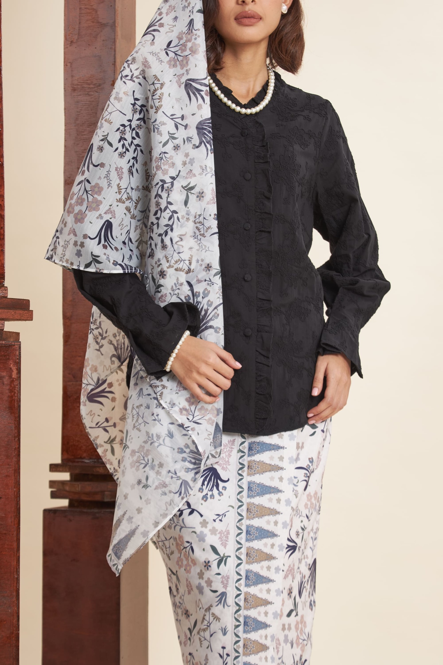 Aryana Black Ruffle Kebaya Set
