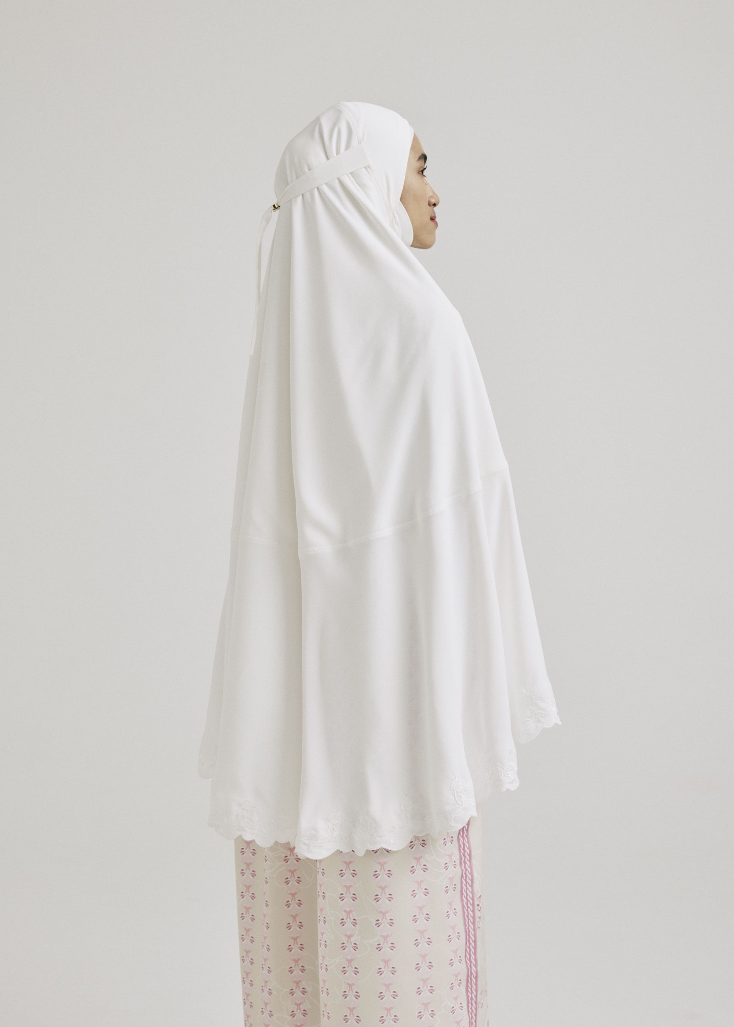 Safa White Mini Embroidered Telekung
