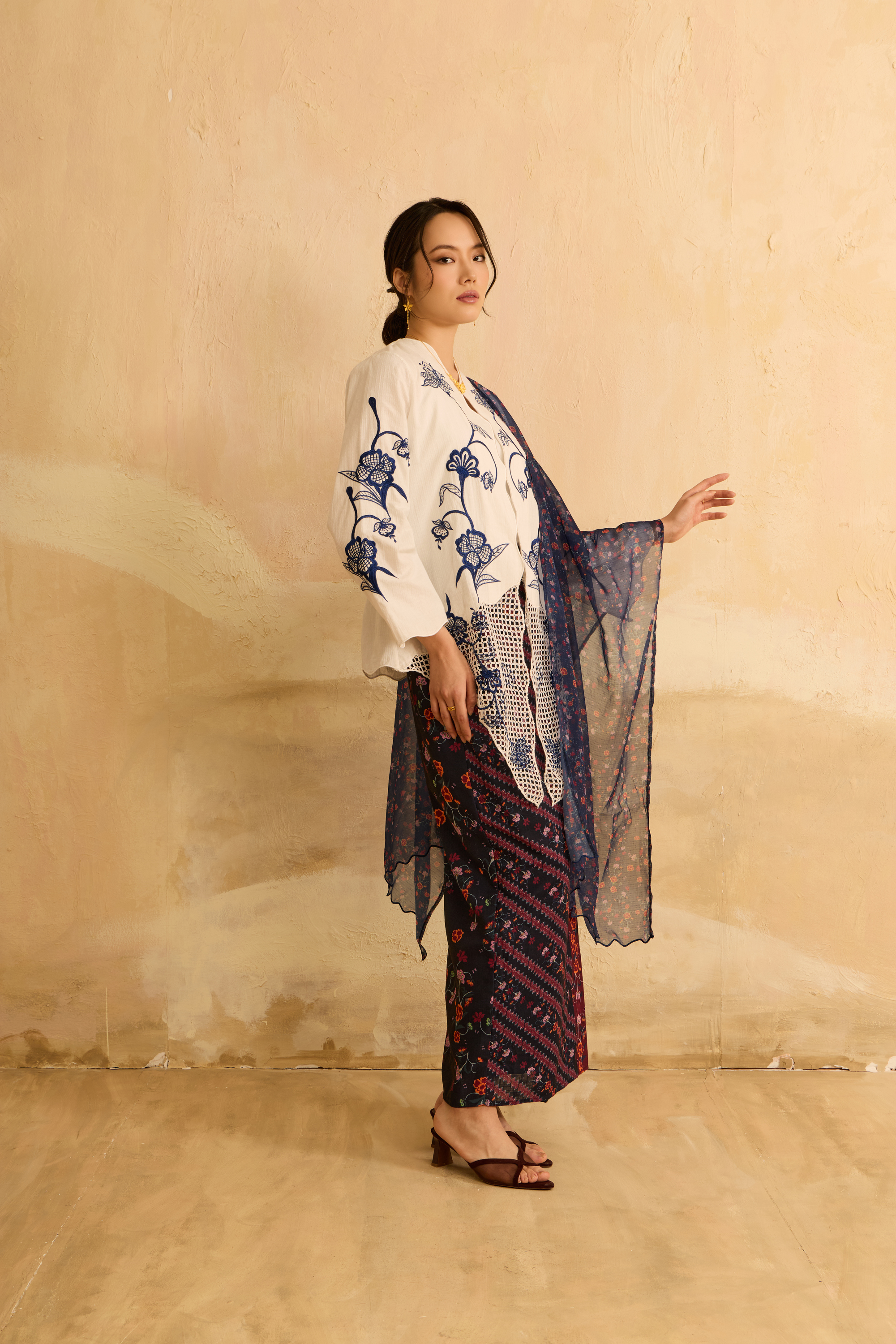 Sekarwati White Embroidered Kebaya Set