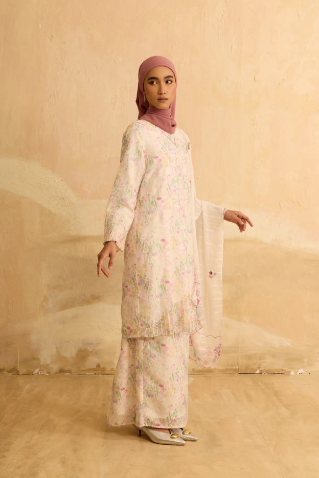 Kuntum White Modern Kurung Set