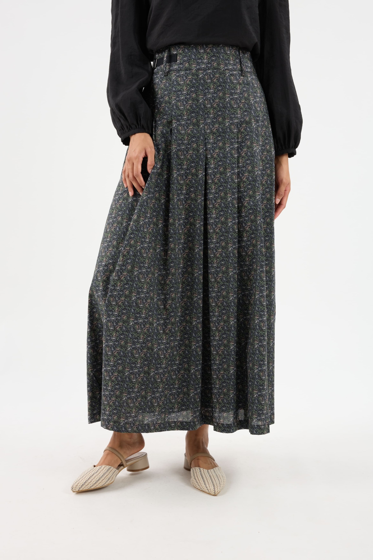 Mekar Black Pleated Skirt