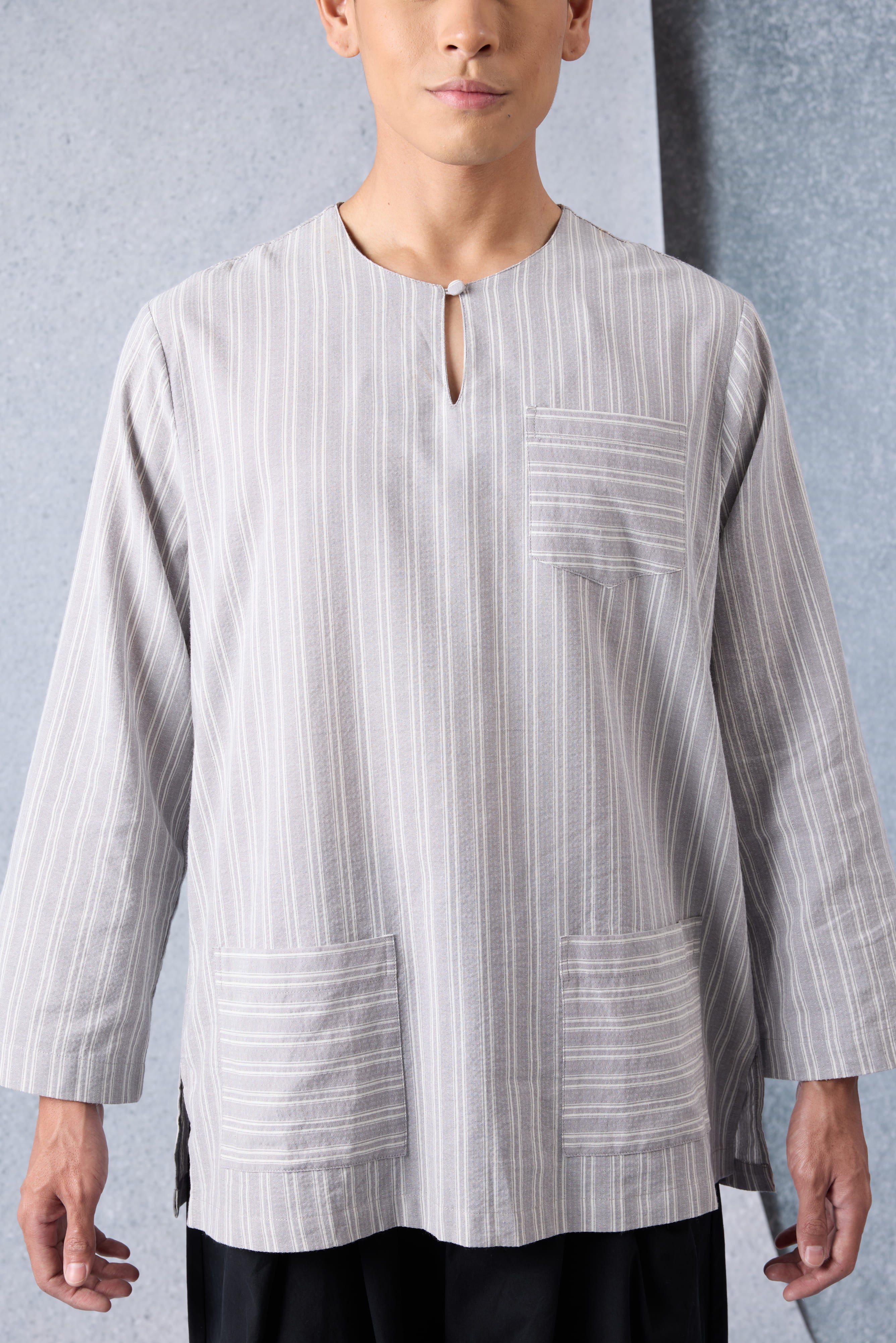Jalur Greyish Blue Teluk Belanga Top
