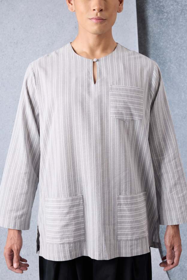 Jalur Greyish Blue Teluk Belanga Top