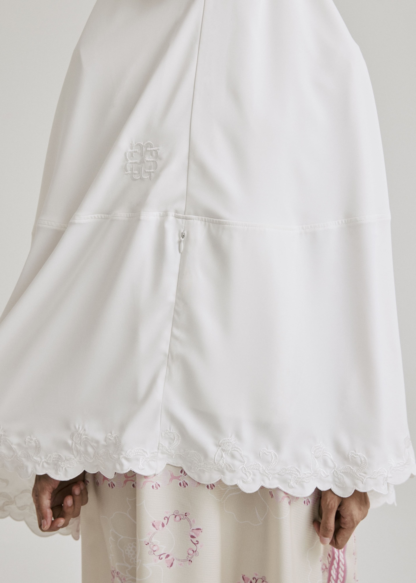 Safa White Mini Embroidered Telekung