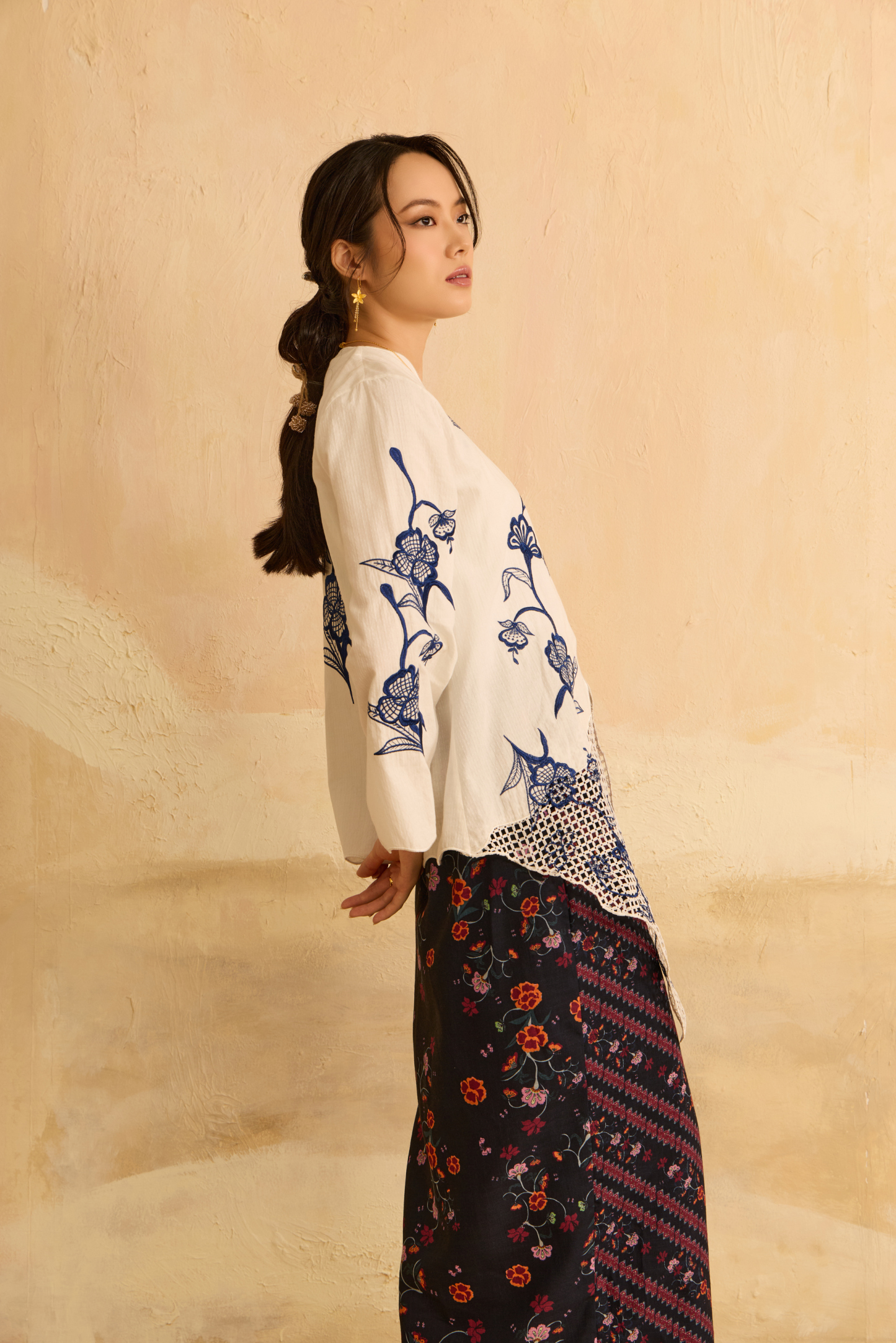 Sekarwati White Embroidered Kebaya Set