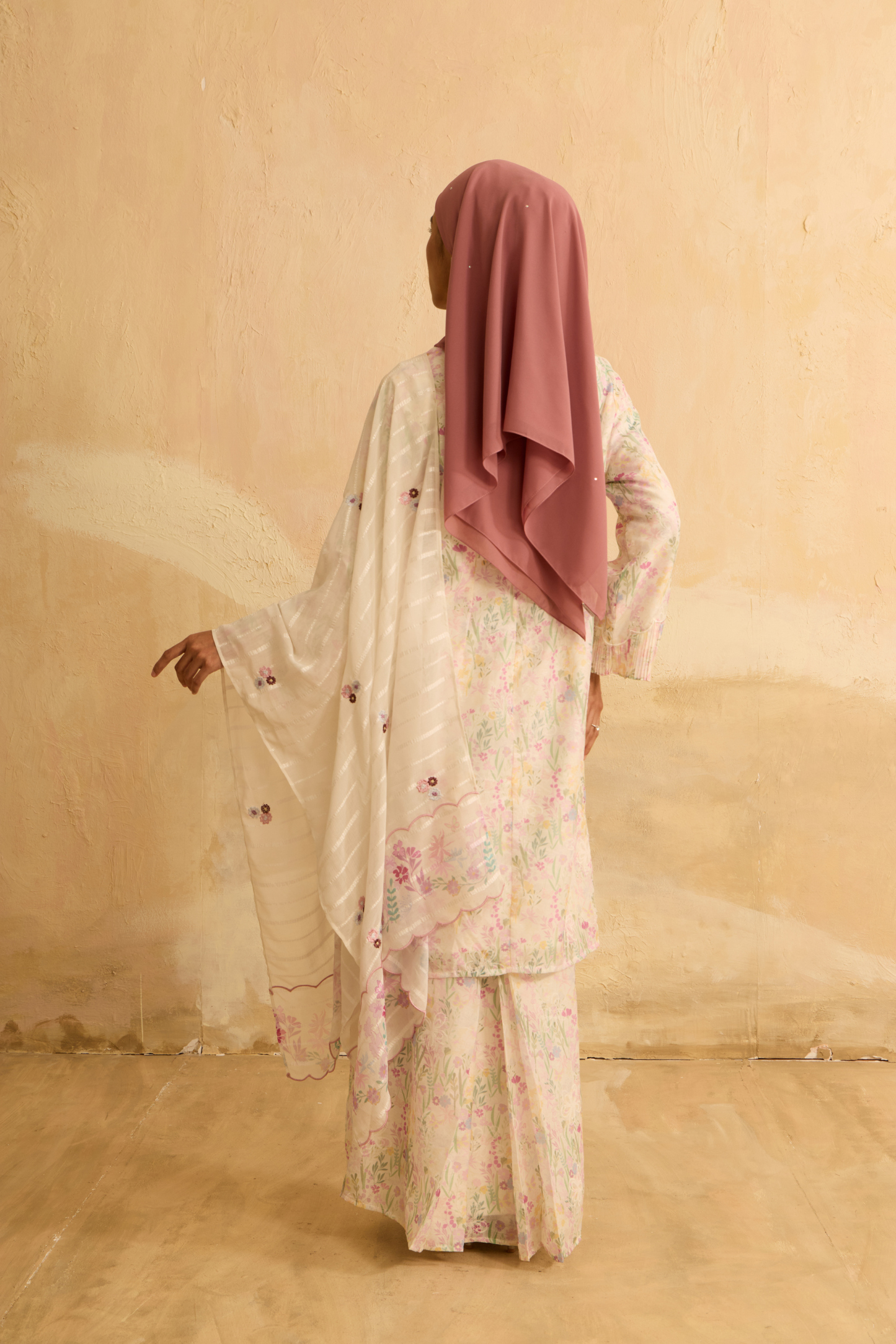 Kuntum White Modern Kurung Set