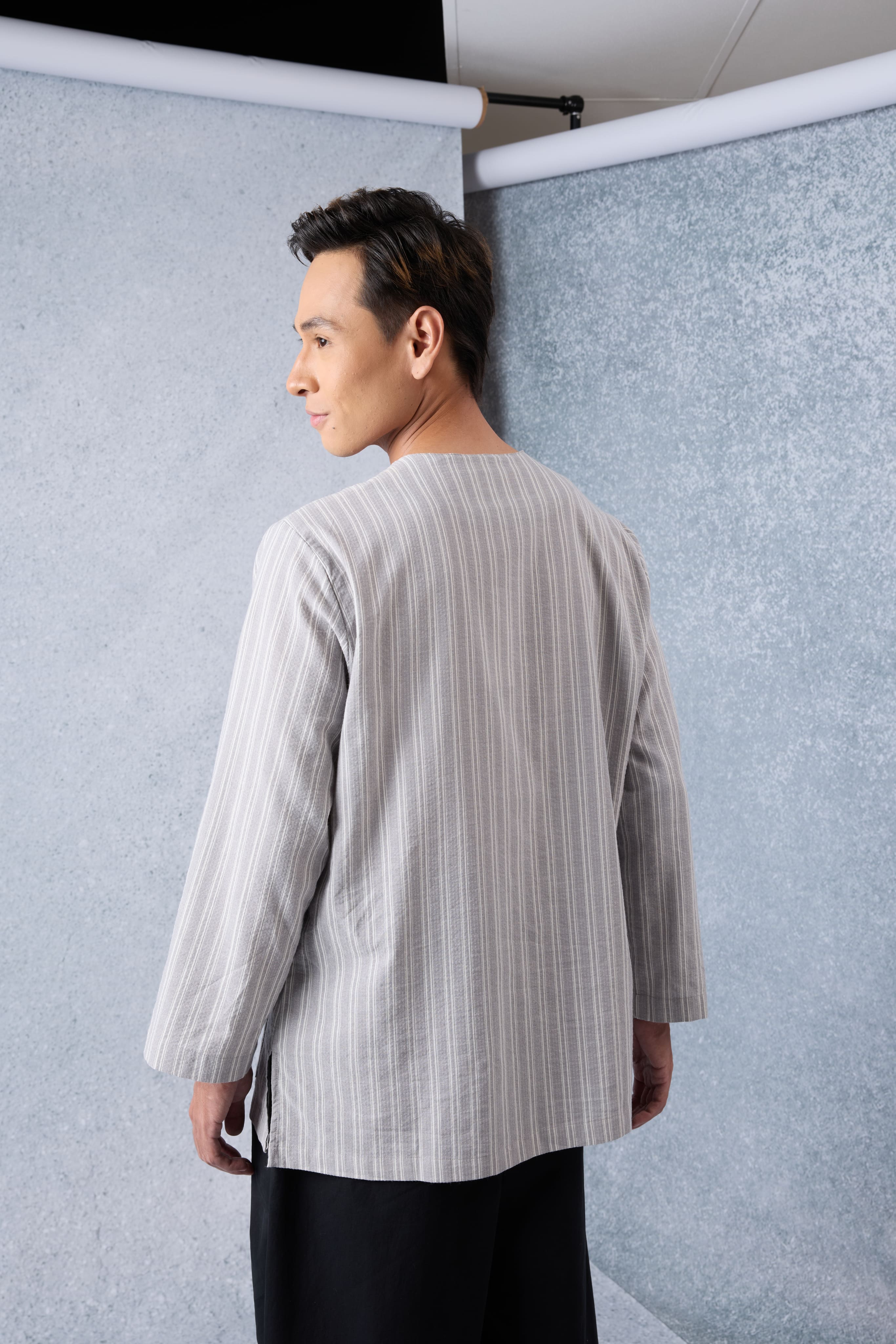 Jalur Greyish Blue Teluk Belanga Top