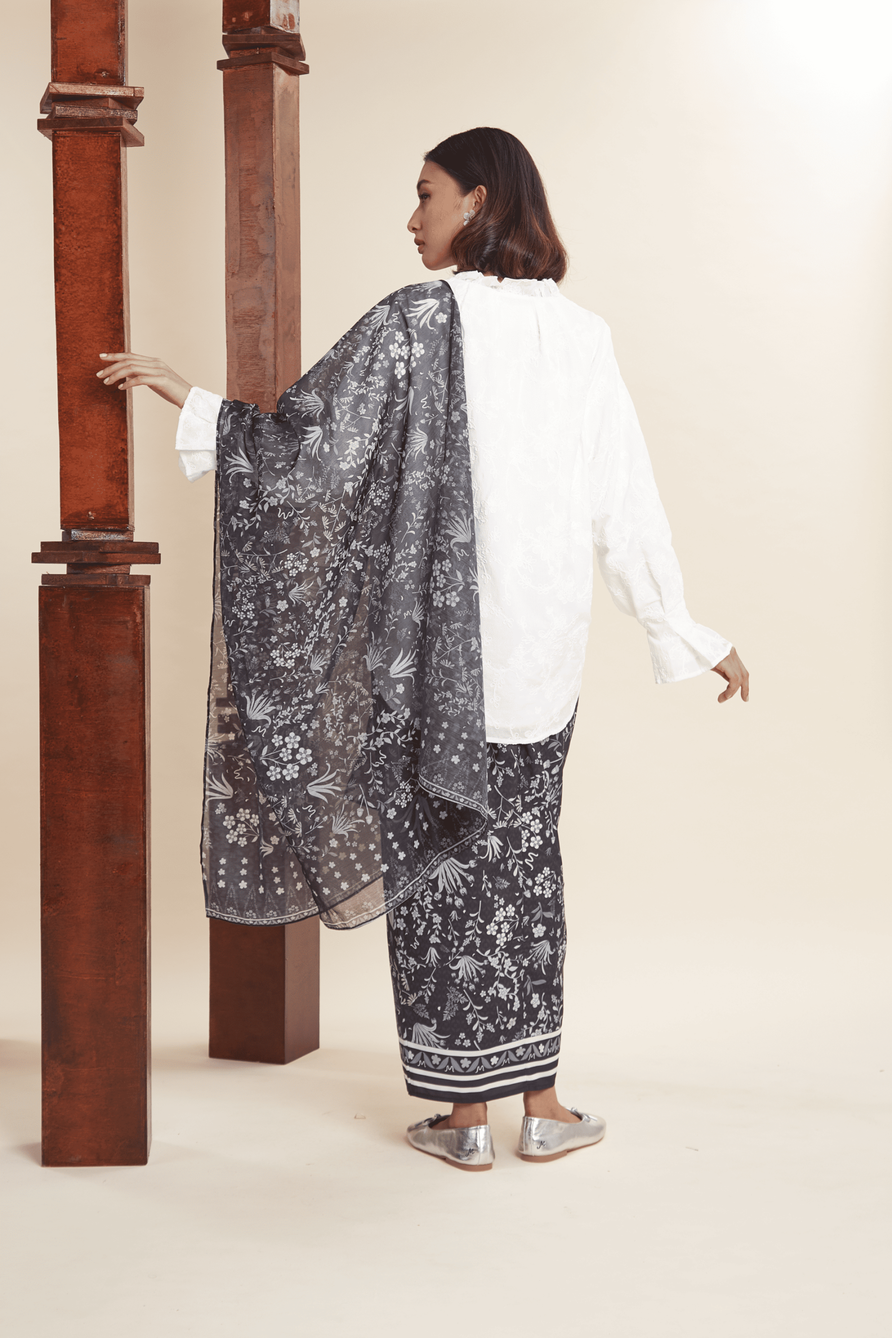 Aryana White Ruffle Kebaya Set