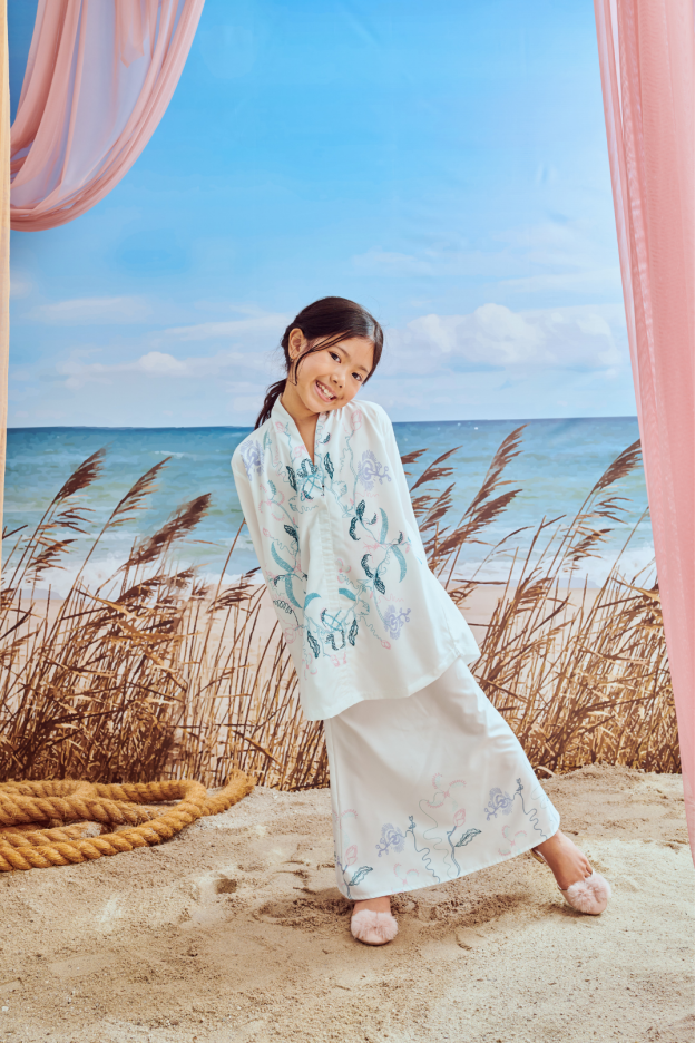 Mini Aisha White Kurung