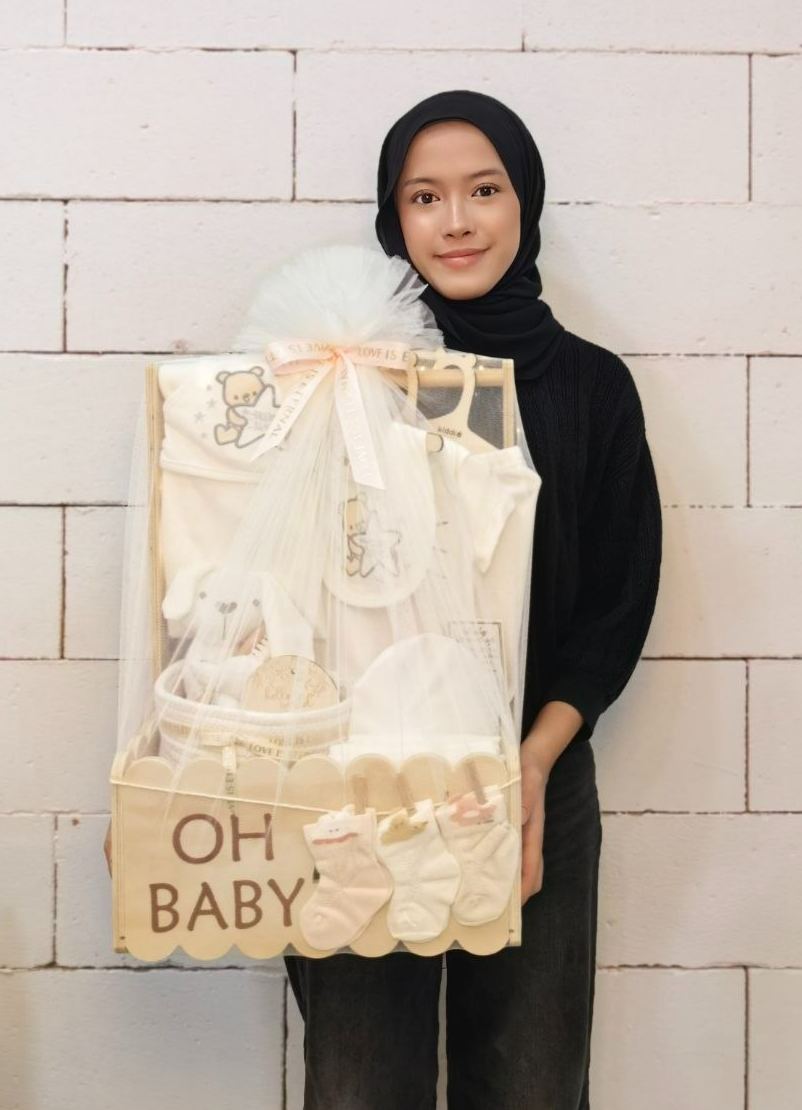 Luxe Wooden Hamper Gift Set