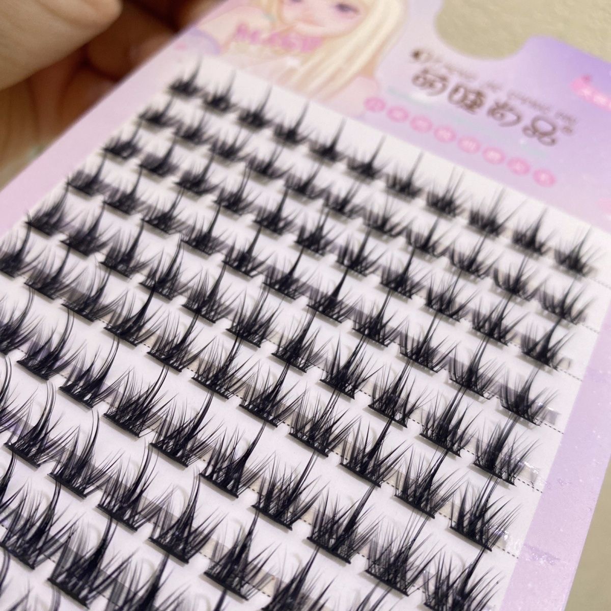 つけまつげ