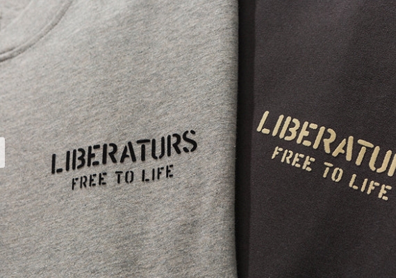Tシャツ