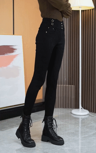 ハイウエストのペンシルパンツ
