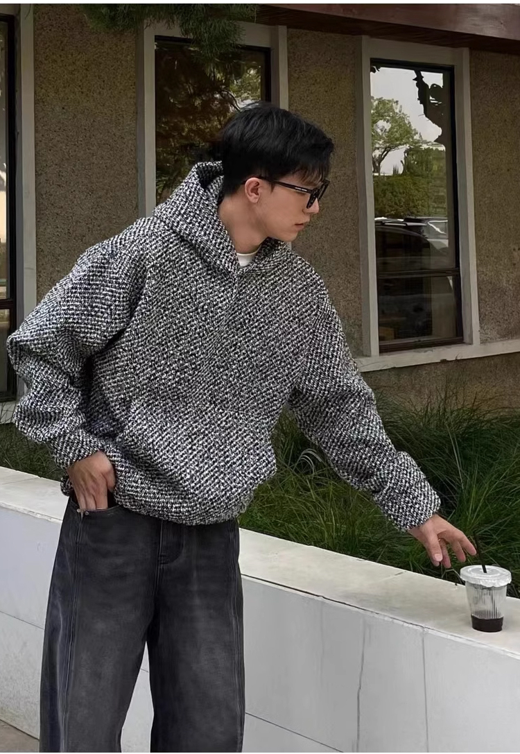フード付きスウェットシャツ